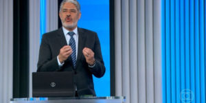 William Bonner e Renata Lo Prete estão trabalhando na cobertura na Marcha da Apuração, na Globo (Foto: Reprodução)