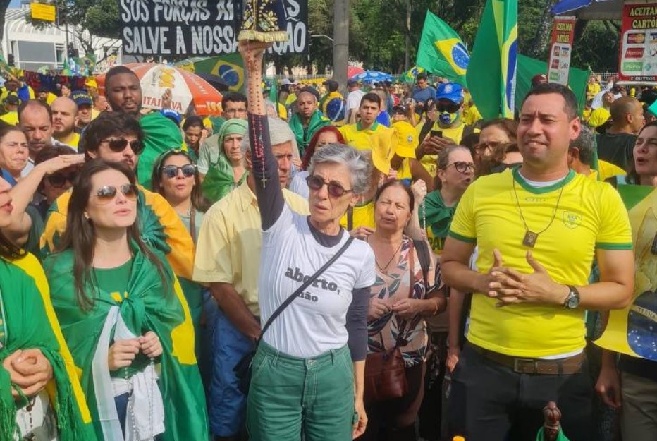 Cassia Kis foi flagrada em outra manifestação antidemocrática no último domingo