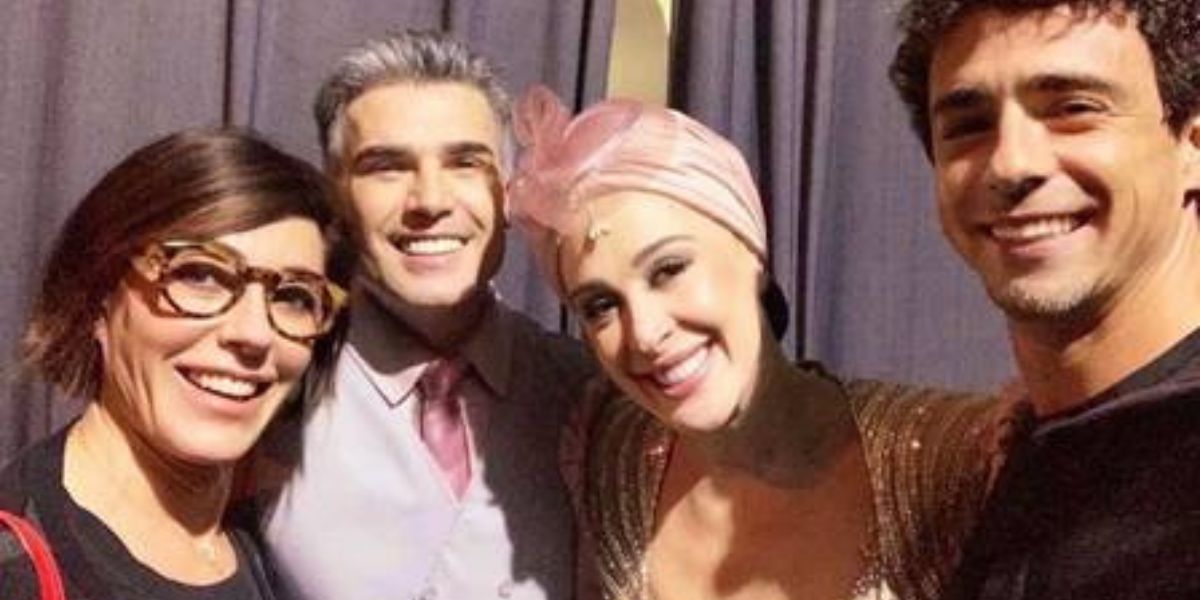 Christiane Torloni e o namorado foram em musical de Claudia Raia