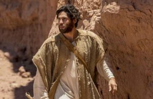 Dudu Azevedo interpreta Jesus na novela bíblica reprisada pela Record TV, que substituirá Reis (Foto: Reprodução / Record TV)