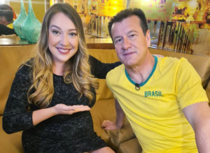 Foto: Repórter Paulinha Vilhena e o ex-técnico Dunga (Foto: Divulgação/RedeTV!)