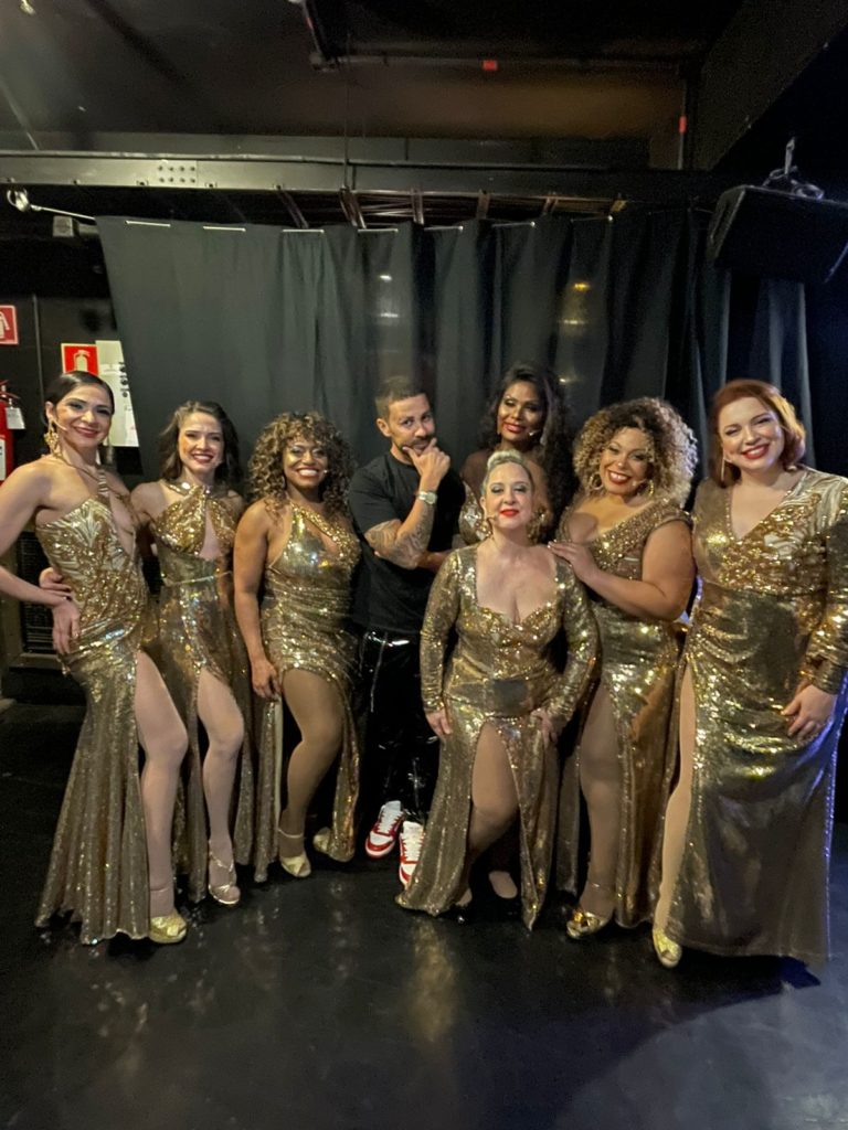 Carlinhos Maia e elenco do Musical Elas Brilham 