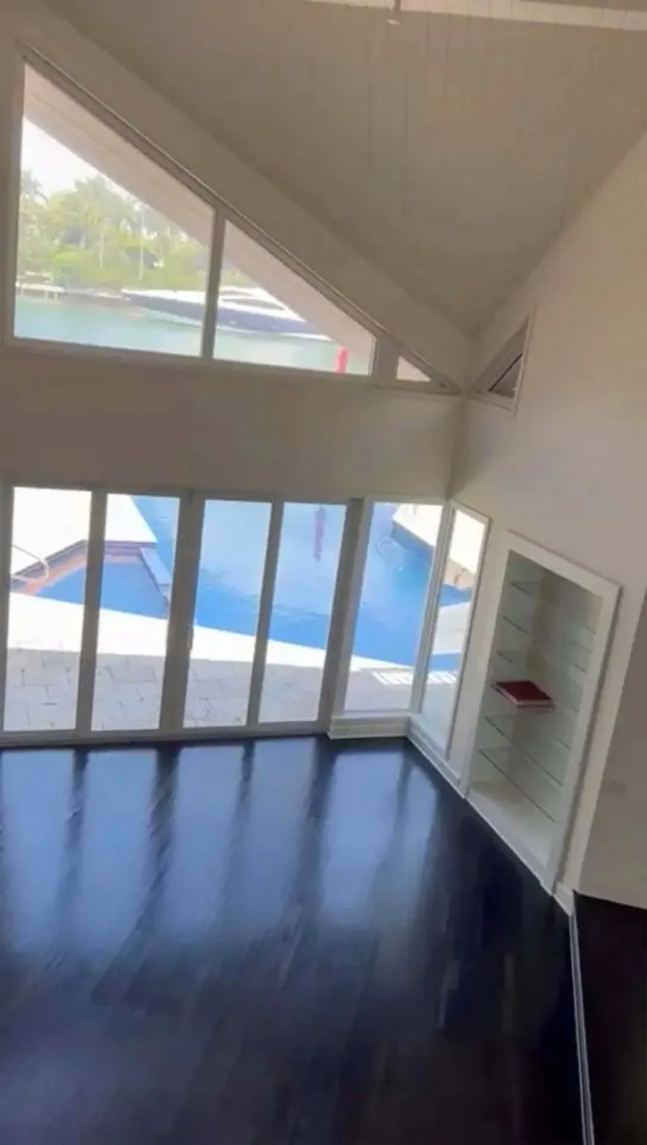 Parte de cima da mansão de Gisele Bundchen que conta com vista exclusiva para a piscina (Reprodução)