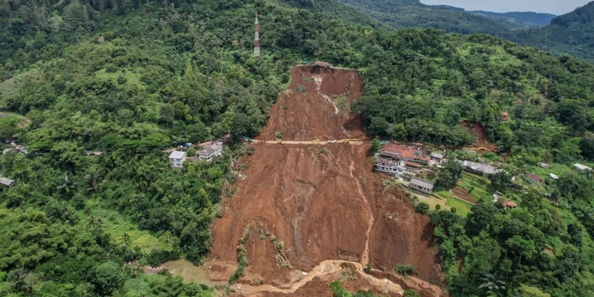 Foto aérea da região atingida por terremoto na Indonésia (Foto: Reprodução)