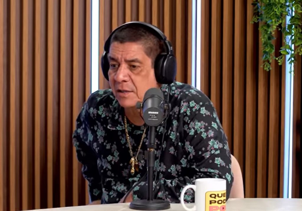 Zeca Pagodinho durante uma entrevista no Quem Pod, Pode