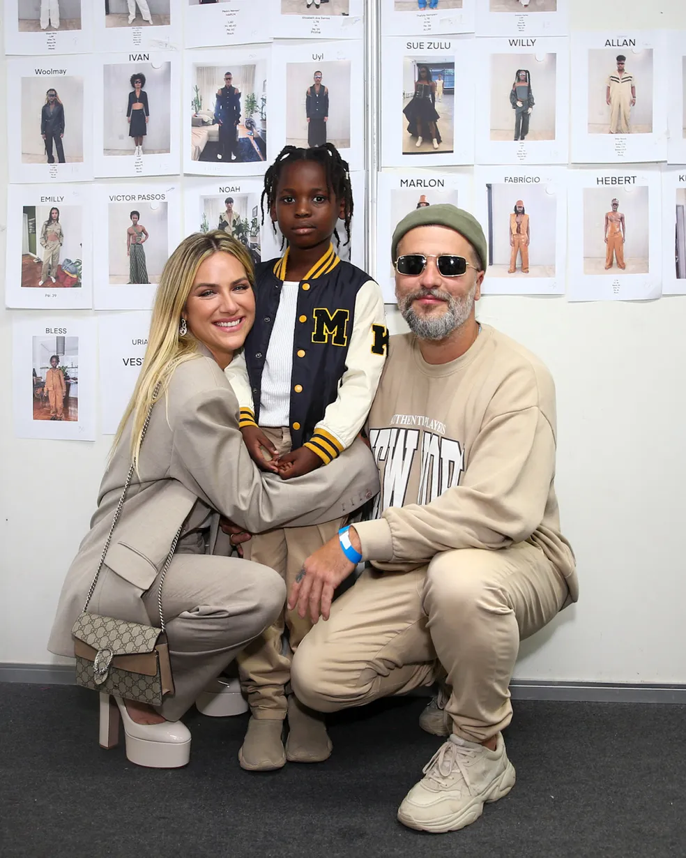 Filho do casal Gio Ewbank e Bruno Gagliasso rouba atenção em evento de moda, e para muitos, ele é o garoto mais lindo do Brasil - Foto Reprodução