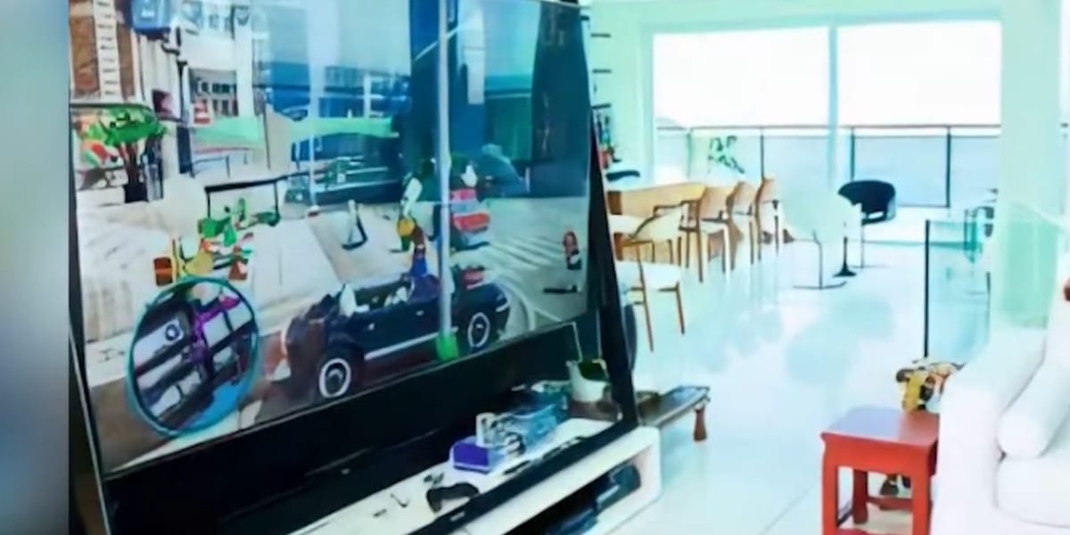 Enorme televisão do apartamento de Boninho e Ana Furtado (Reprodução: Youtube)
