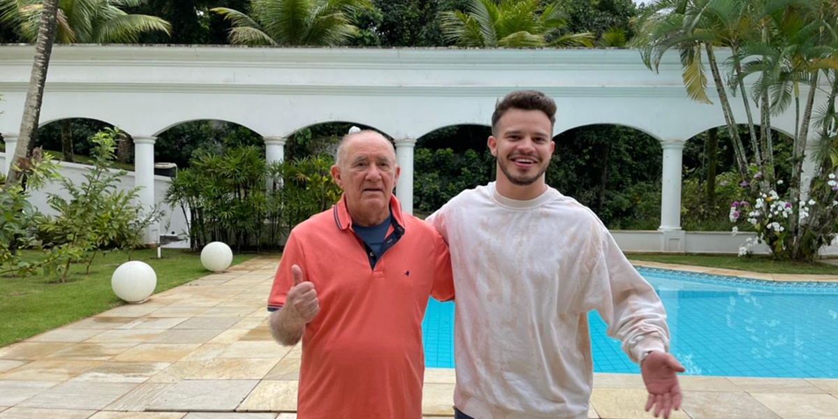 Renato Aragão está se desfazenda da mansão em que vive no Recreio dos Bandeirantes, no Rio de Janeiro (Foto: Reprodução / Instagram)