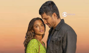 Travessia - Na primeira vez com Brisa (Lucy Alves), Oto (Romulo Estrela) é castigado e fica na seca (Foto: Reprodução / Globo / Montagem TV Foco)