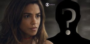 Fim de segredo em Travessia - Vem à tona identidade de homem misterioso que tem ligação com Brisa (Lucy Alves) (Foto: Reprodução / Globo / Montagem TV Foco)