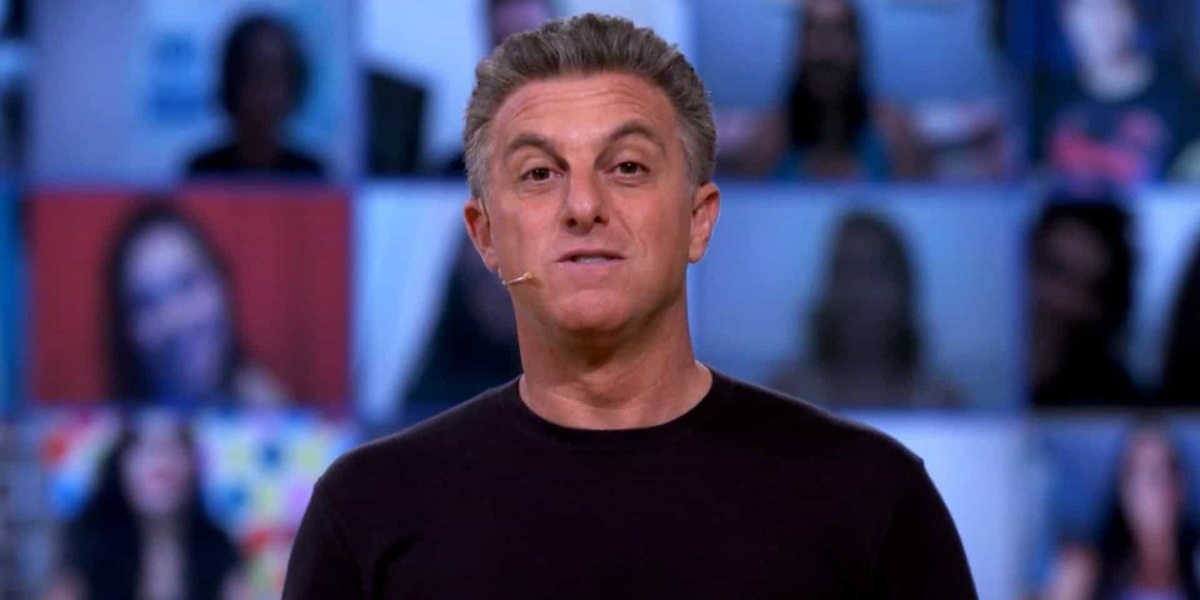 Luciano Huck comanda o Domingão