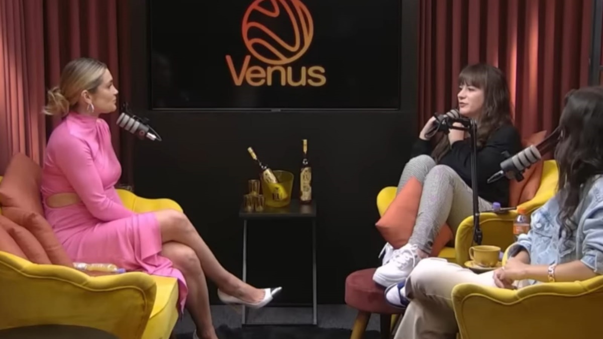 A atriz da Globo contou muita coisa interessante sobre os bastidores de sua carreira no Vênus Podcast