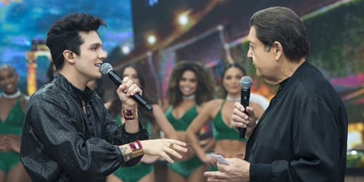 Luan Santana esteve no programa do Faustão, onde falou sobre a amizade com João Guilherme, filho do apresentador (Foto: Divulgação / Band)