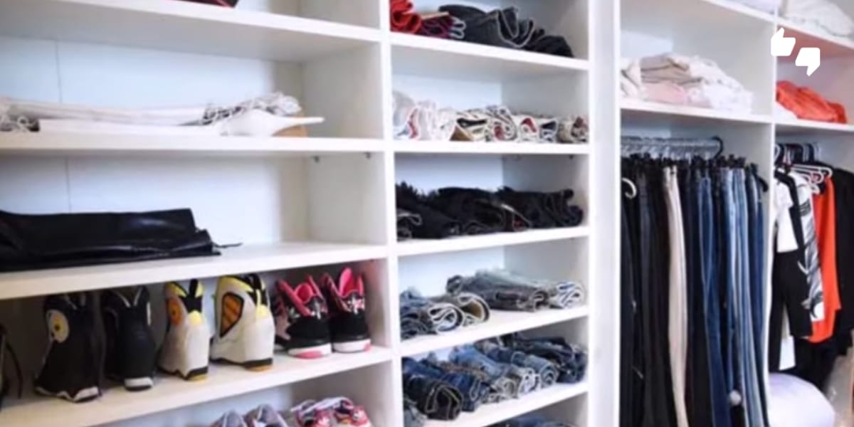 Enorme Closet da casa, sem espaço para colocar mais nenhuma peça de roupa (Reprodução: Youtube)