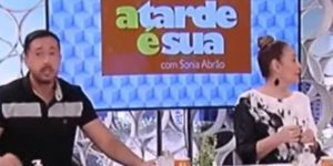 Sonia Abrão se desesperou ao vivo no 'A Tarde É Sua' (Foto: Reprodução / RedeTV!)