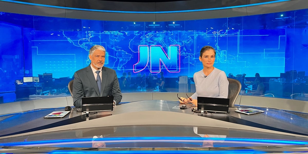 William Bonner e Renata Vasconcellos na bancada do Jornal Nacional (Foto: Divulgação / TV Globo)