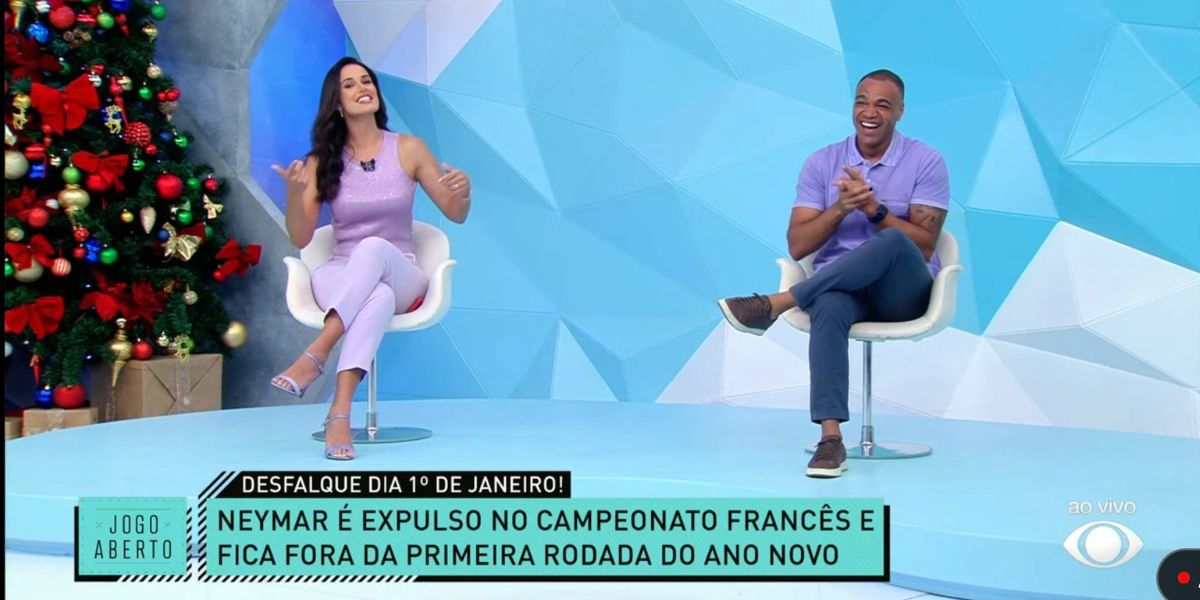 Denílson não controla a risada ao falar de expulsão de Neymar