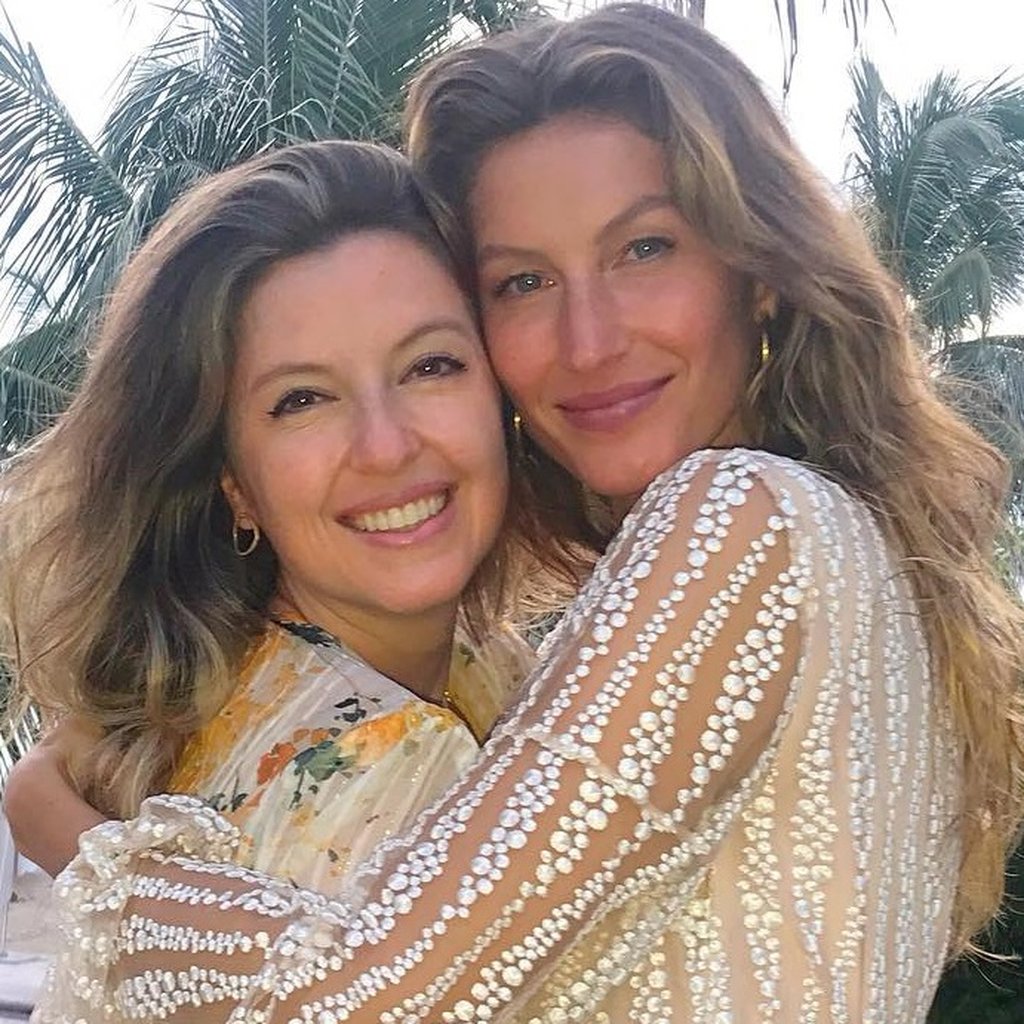 Tente Não Se Admirar Ao Ver A Irmã Gêmea De Gisele Bündchen 7873