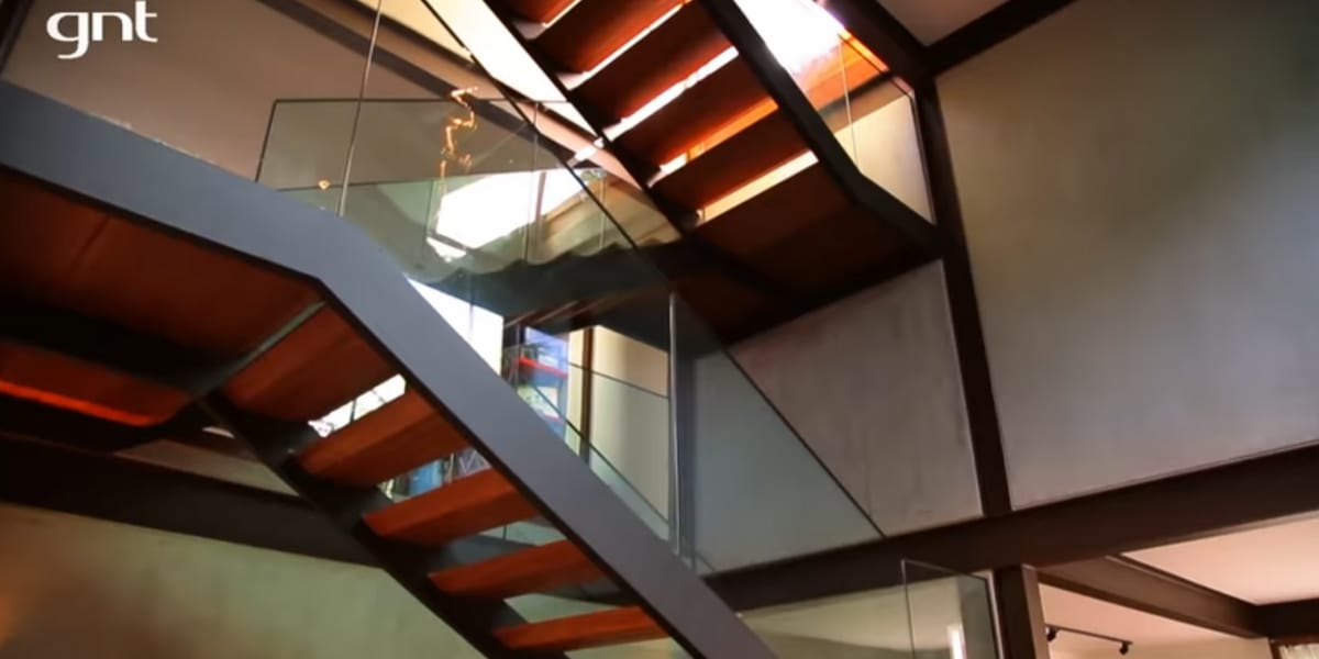 A casa do contratado da Globo possui 5 andares (Reprodução: Youtube)