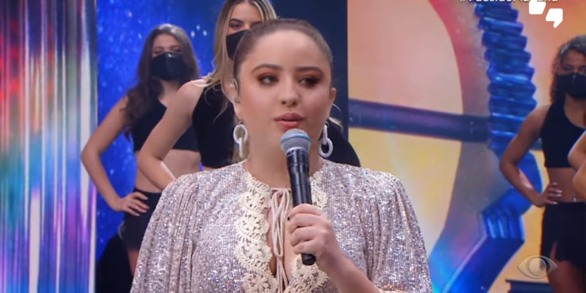 Mari Fernandez impressionou no Faustão por ser tão parecida com Marília Mendonça (Reprodução: Band)