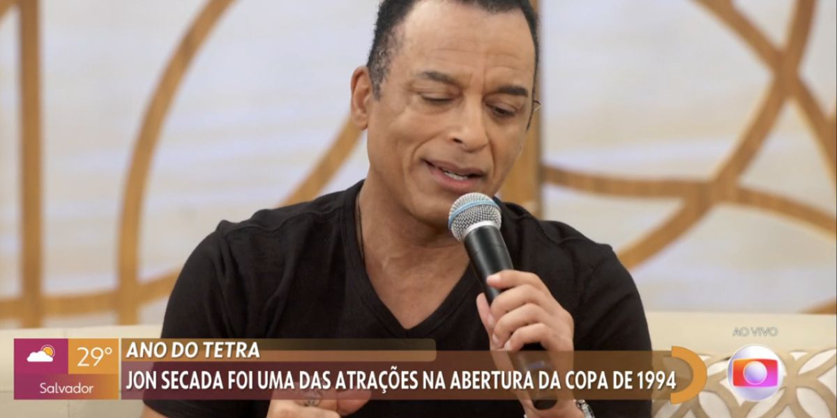 Patrícia Poeta desiste de falar frase ao vivo para cantor (Reprodução)