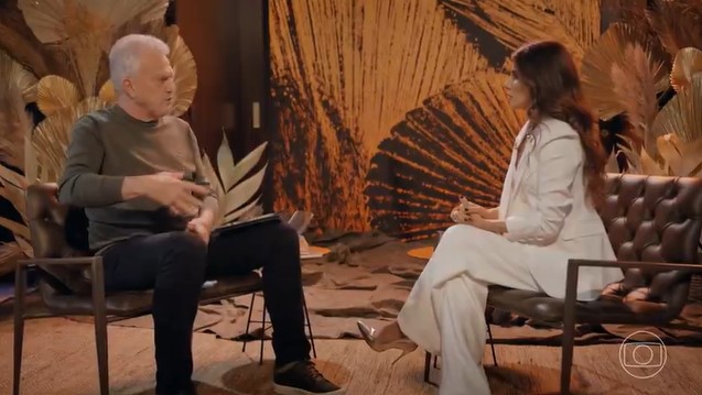 Pedro Bial entrevistou Paula Fernandes e a cantora abriu o coração sobre a fama de ser antipática (Foto: Reprodução/ Globo)