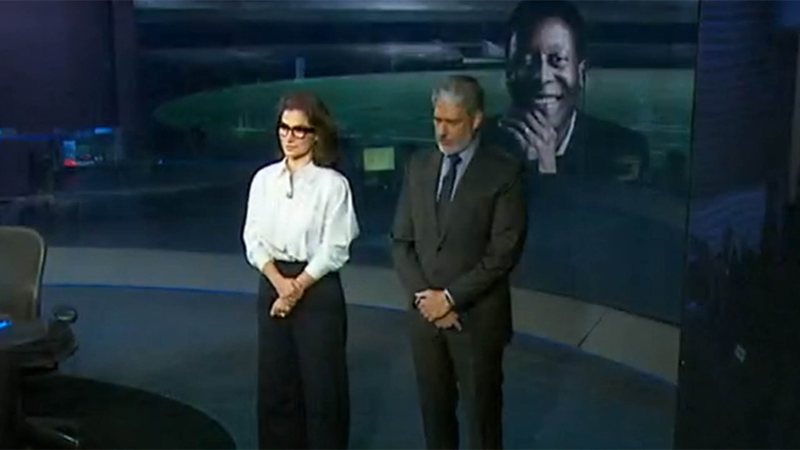 Pelé recebeu todas as homenagens possíveis por parte de William Bonner e Renata Vasconcellos no Jornal Nacional (Foto: Reprodução)