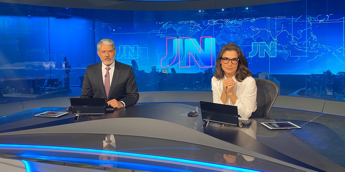 William Bonner e Renata Vasconcellos na bancada do Jornal Nacional (Foto: Divulgação / TV Globo)