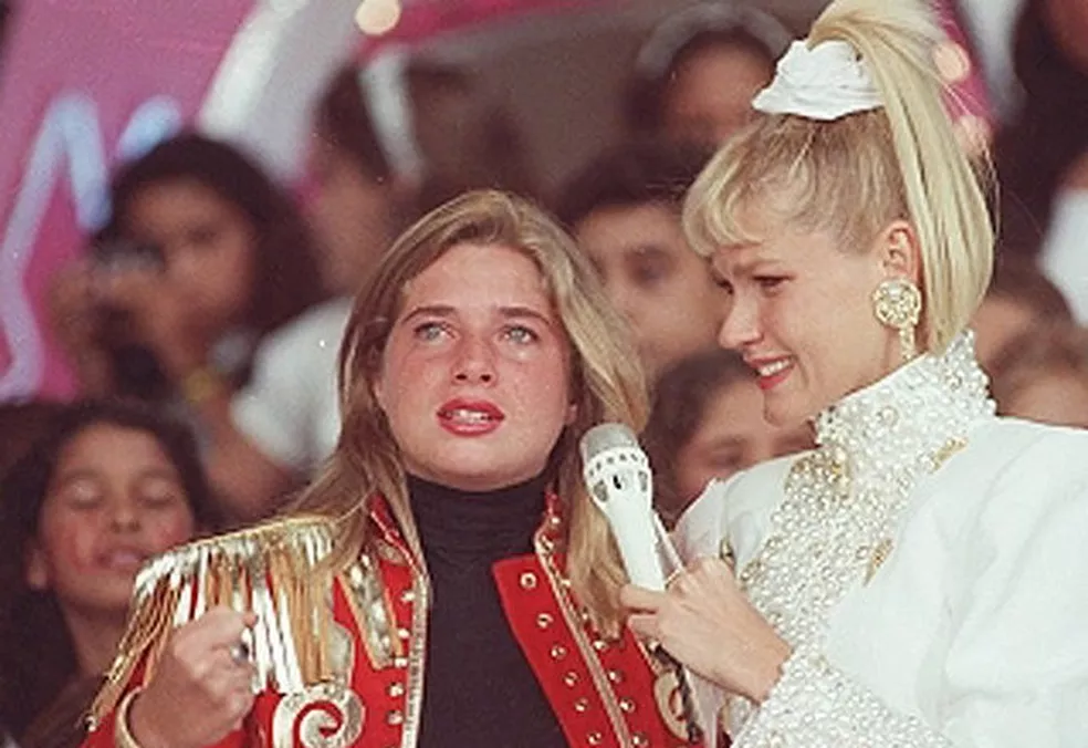 A atriz Letícia Spiller, ex-paquita da eterna rainha dos baixinhos, Xuxa, expôs o que a apresentadora fez em sua casa e expulsão do programa