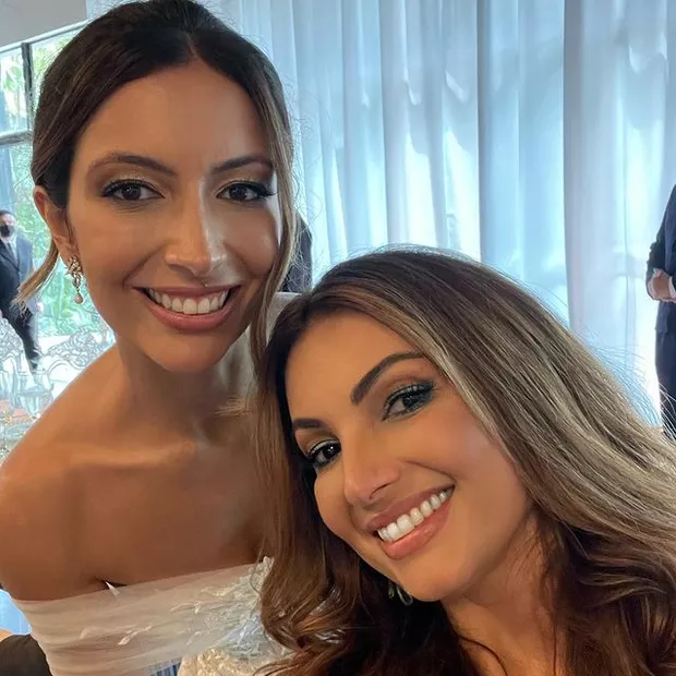 A apresentadora da Globo, Patrícia Poeta, tem uma irmã novinha que brilha na Record, e são tão parecidas que parecem gêmeas - Foto Reprodução