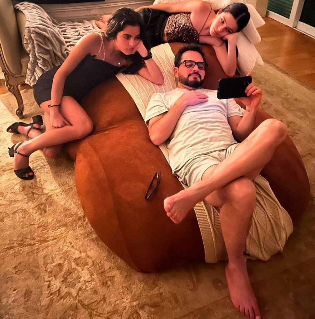 Cantor Luciano Camargo  com suas filhas em postagem no Instagram (Foto: Reprodução) 