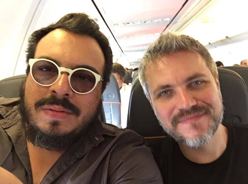 Famoso ator, que irá estrear na nova novela da Globo, "Vai Na Fé", é gay e vive relação com marido gato há anos - Foto Reprodução