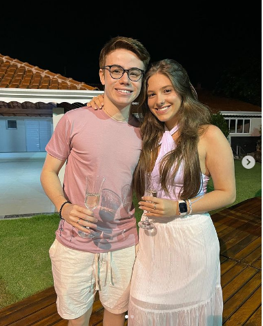 Matheus Ueta e sua namorada Stella - Foto Reprodução