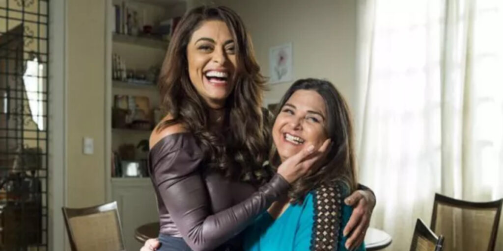 Juliana Paes e Elizangela nos bastidores de A Força do Querer (Foto: Reprodução)