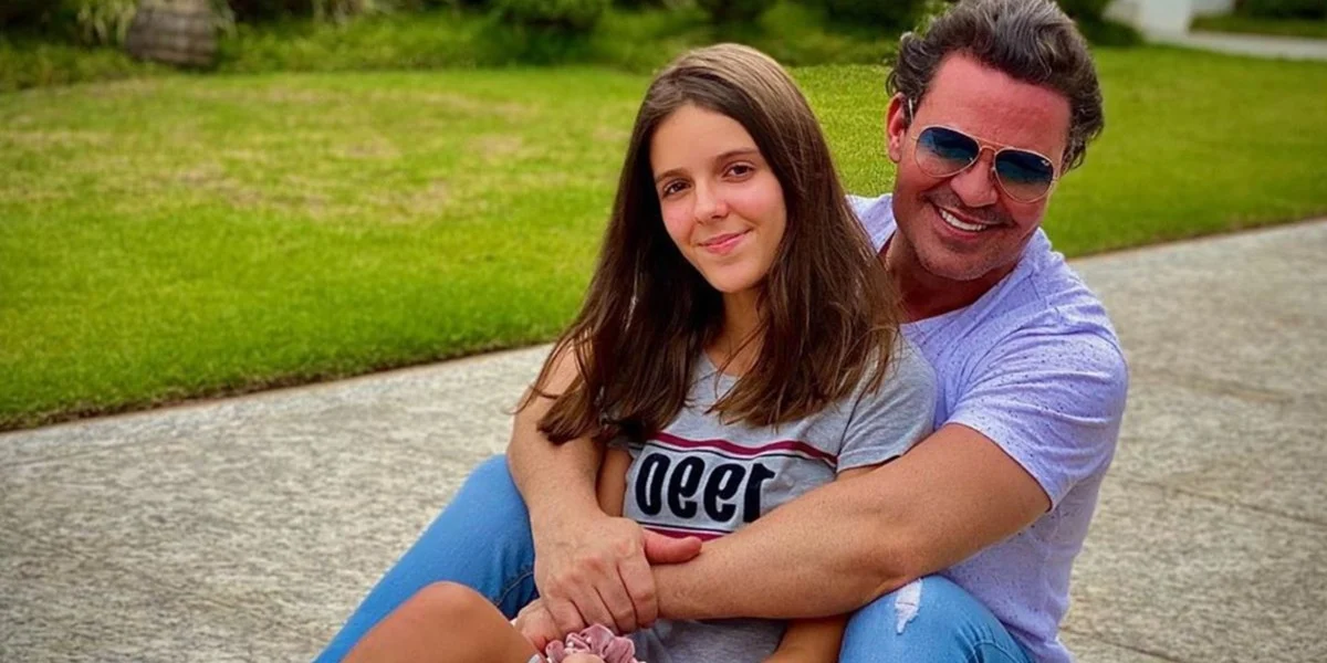 Eduardo Costa homenageia filha que completou 15 anos – Só Notícias