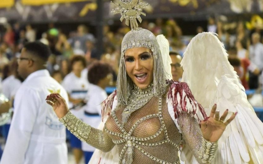 Gracyanne Barbosa na escola de samba (Foto: Divulgação)