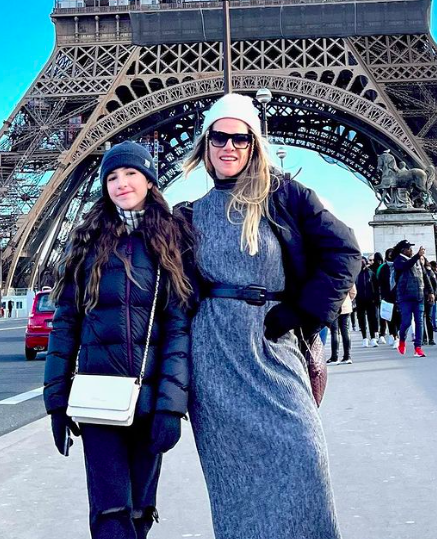 Ingrid Guimarães posta foto ao lado da filha Clara em Paris