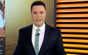 Luiz Bacci falou sobre o novo contrato de uma atriz da Globo nas redes sociais-  Foto: Reprodução/Record