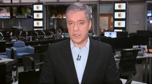 Roberto Kovalick entrou ao vivo no meio da redação da Globo- Foto: Reprodução/GloboPlay