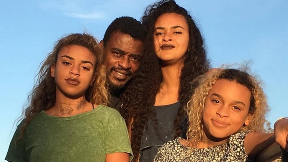 Seu Jorge, discreto na vida pessoal, tem filhas tão belas, que fotos com certeza te deixarão de boca aberta - Foto Reprodução