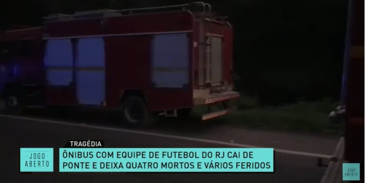 Um ônibus com um time inteiro de futebol caiu da ponte e deixou 4 mortos e quase 30 feridos (Reprodução: Jogo Aberto/ Band)