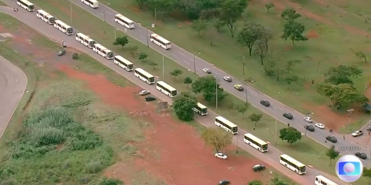 Heraldo Pereira assume boa parte do Bom Dia Brasil, comandando por Ana Paula Araújo, para dar notícia que deixou o Brasil em alerta envolvendo ataque terroristas do último domingo, 08 (Fotos: Reprodução / Globo)