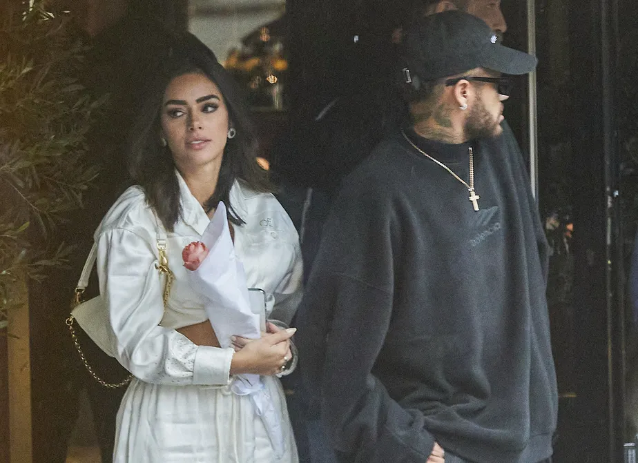 Bruna Biancardi e Neymar passeando pelas ruas de Paris - Foto Reprodução