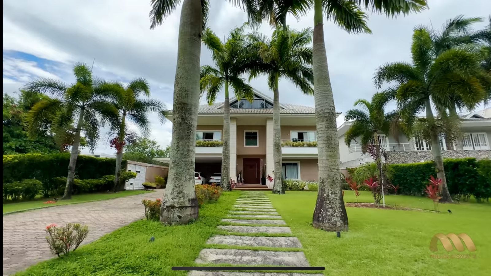 Área externa com a fachada da mansão de Anitta que está à venda - Foto Reprodução YouTube