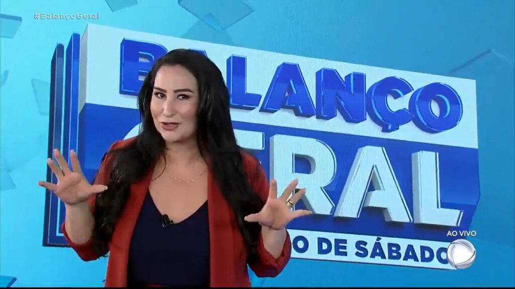 Fabíola Gadêlha no comando do Balanço Geral