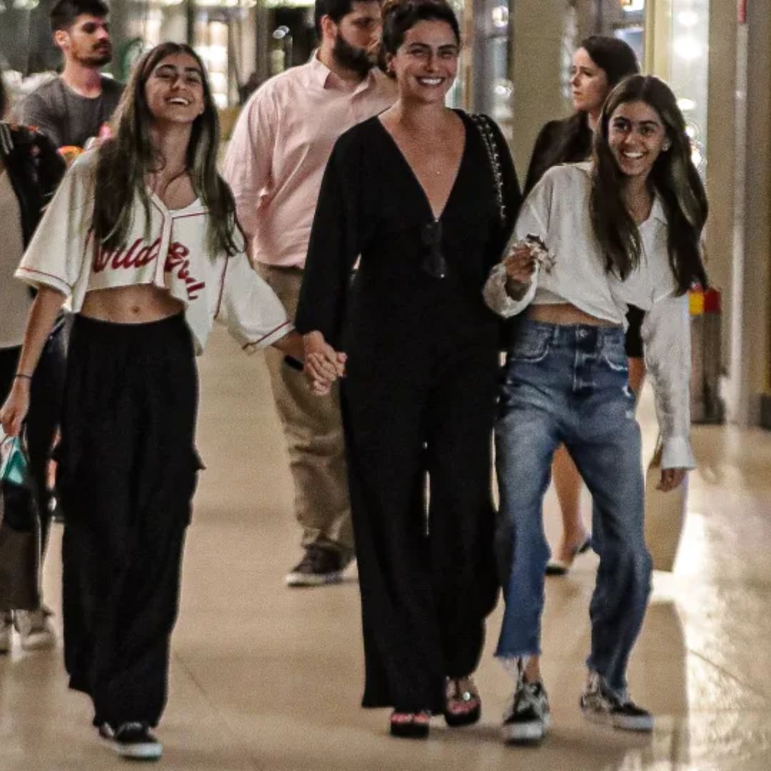 Giovanna Antonelli no shopping no Rio de Janeiro com suas filhas (Reprodução)