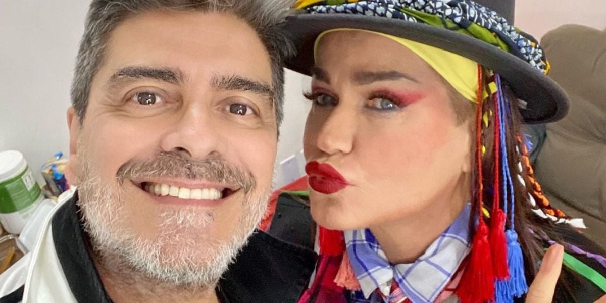 Em vídeo, Junno Andrade mostra Xuxa deitada no chão ao lado de várias roupas e loira confessa que peças serão exibidas em Navio, que irá homenagea-la em seu aniversário (Foto: Reprodução / Instagram)