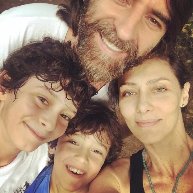 Maria Fernanda Cândido, marido e os filhos (Foto: Reprodução)