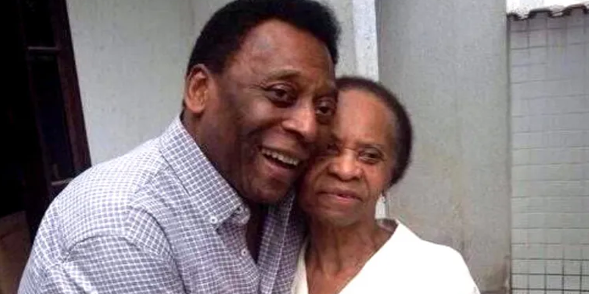 Pelé e sua mãe (Foto: Reprodução)