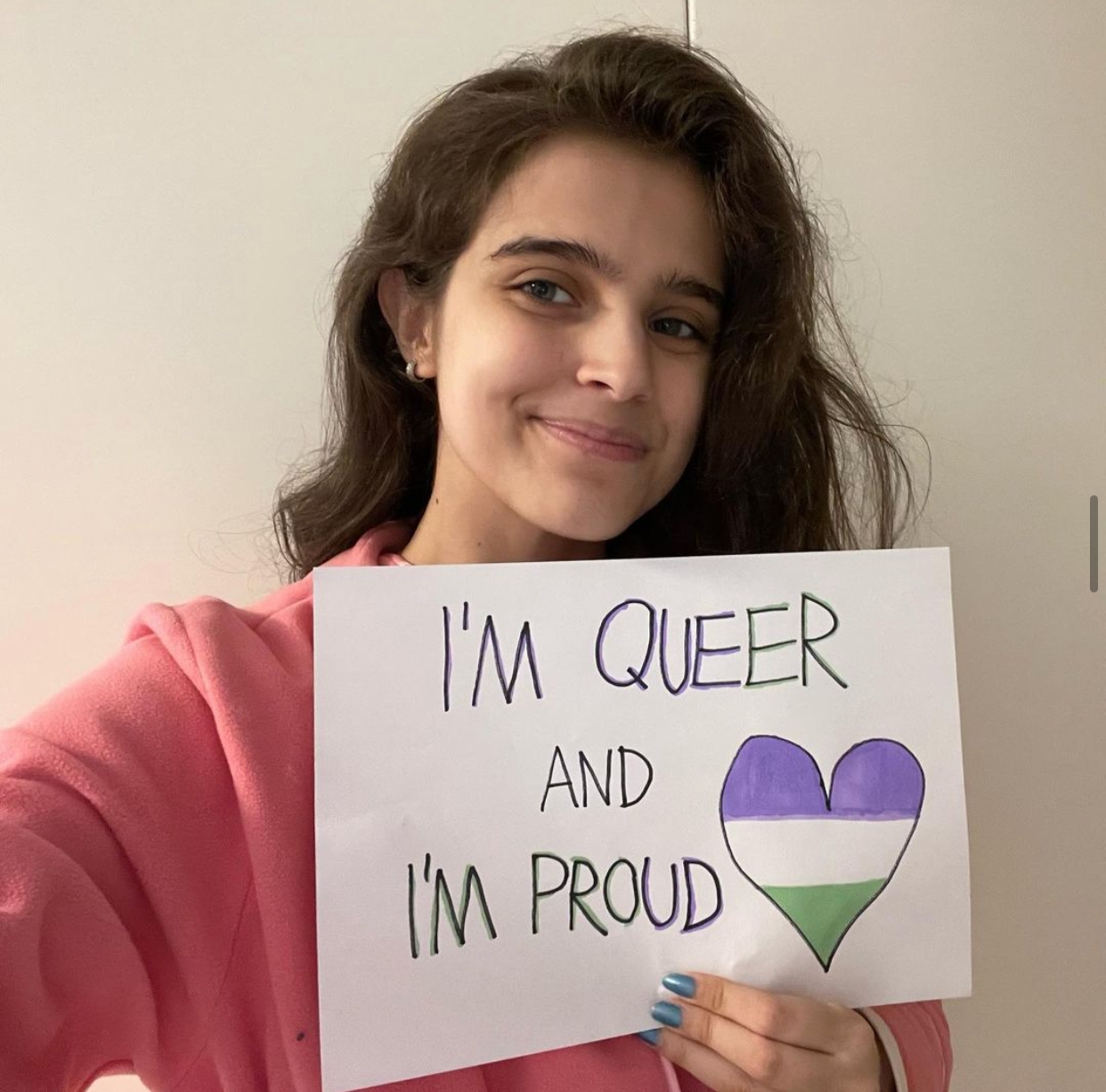 Valentina Schmidt, filha de Tadeu Schmidt da Globo, anunciou em suas redes sociais que é queer (Reprodução - Instagram Valentina Schmidt)